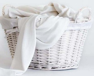 Как отбелить посеревшие, пожелтевшие или полинявшие белые вещи в домашних условиях при стирке?