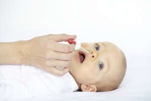 Промывание носа малыша