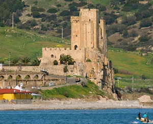 Крепость на берегу