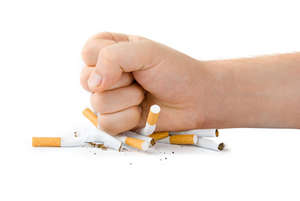 Раздавленные кулаком сигареты