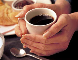 Чашка кофе в руках
