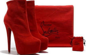 Красная обувь и сумочка