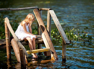 Девочка на озере
