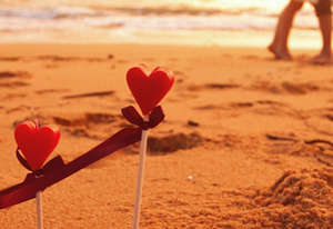 Два сердца на пляже