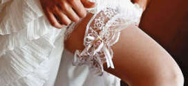 Подвязка на ноге невесты