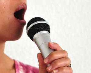 Пение в микрофон