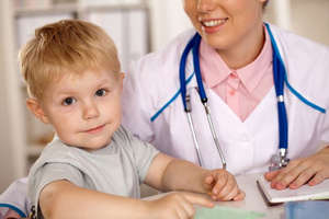 Ребенок с доктором