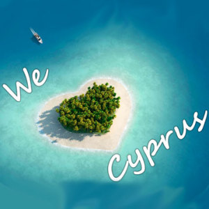 Надпись на море Мы любим Кипр