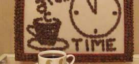 Картина из зерен кофе на кухне
