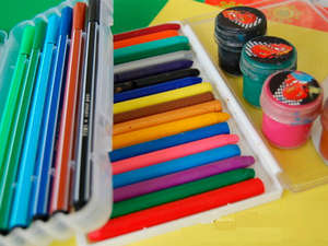 Краски, фломастеры и карандаши