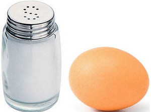 Яйцо и солонка