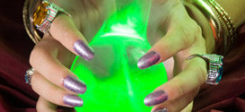 Женские руки на магическом зеленом шаре