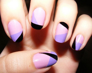 Фиолетово-черные узоры на ногтях