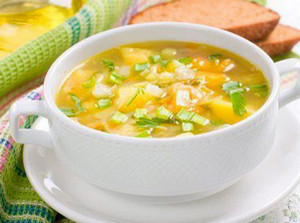 Луковый суп в тарелке