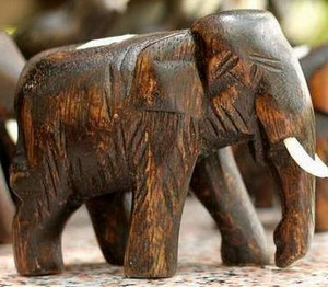 Деревянная статуэтка слона
