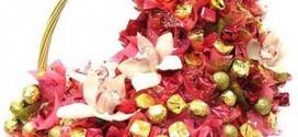 Корзина с цветами из конфет