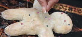 Протыкание куклы Вуду иголками