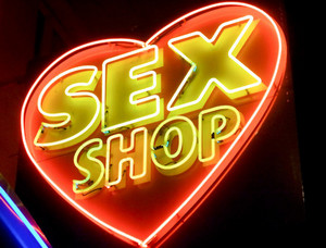 Вывеска секс-шопа