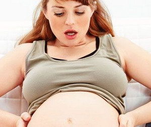 Беременная женщина чувствует схватки