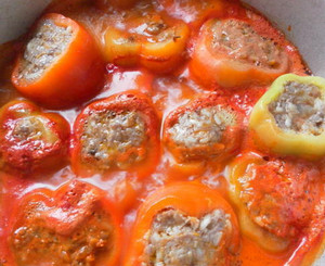 Болгарские перцы в сметанно-томатном соусе