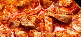 Тушеное мясо в томатном соусе