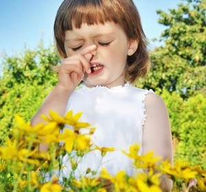 У девочки аллергия на цветы