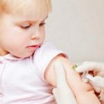 Прививки для маленького ребенка — за и против