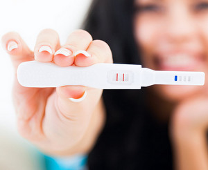 Тест на беременность с двумя полосками