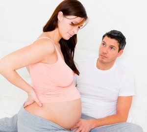 Муж и беременная жена