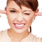 Симптомы серной пробки в ушах и методы ее устранения