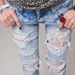 Рваные джинсы — модный предмет гардероба