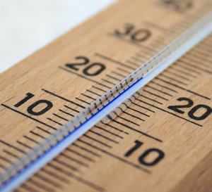 Комнатный деревянный термометр