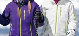 Две девушки в горнолыжных костюмах