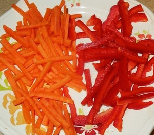 Морковь и красный болгарский перец