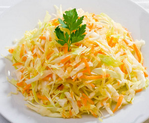 Салат из капусты и морковки