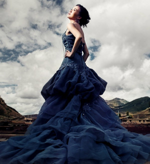 Длинное темно-синее платье