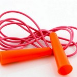 Розовые прыгалки с оранжевыми ручками