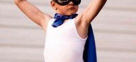 Мальчик в костюме супермена