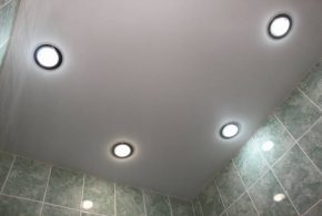 Установка точечных светильников для потолков