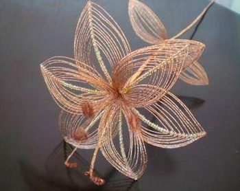 плетение лилии из бисера