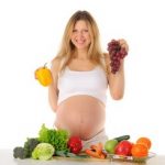 Что полезно и вредно кушать будущим мамам?