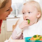 Чем и как правильно кормить ребенка?
