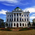 Спроектировал и построил Дом Пашкова в 1784 — 1786 годах выдающийся архитектор Василий Иванович Баженов.