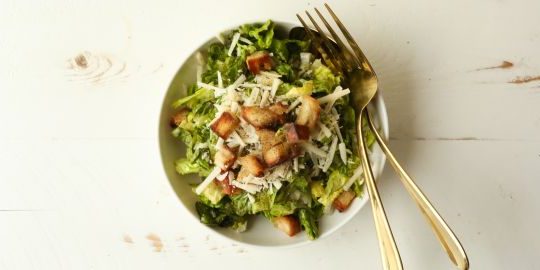 Классический салат цезарь