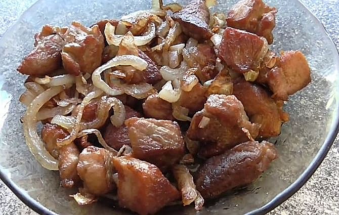 Как приготовить аппетитную жареную свинину на сковороде