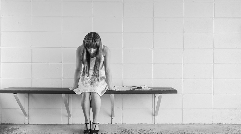 Затяжная депрессия вызывает видимые изменения головного мозга, выяснили ученые из Центра наркологии и психического здоровья при Университете Торонто.