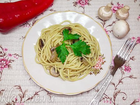 Спагетти с шампиньонами с соевым соусом