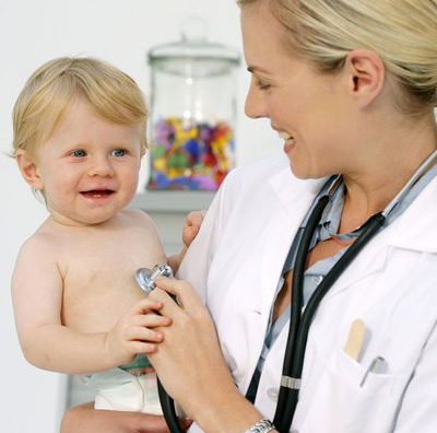 Ребёнок с врачом