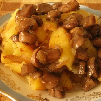 Картошка, тушенная с мясом и грибами: рецепты сытных блюд