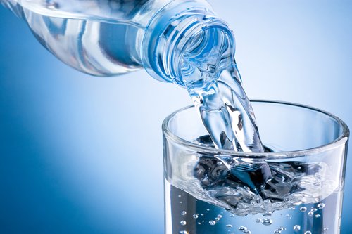 употребление воды поможет вам соблюдать диету